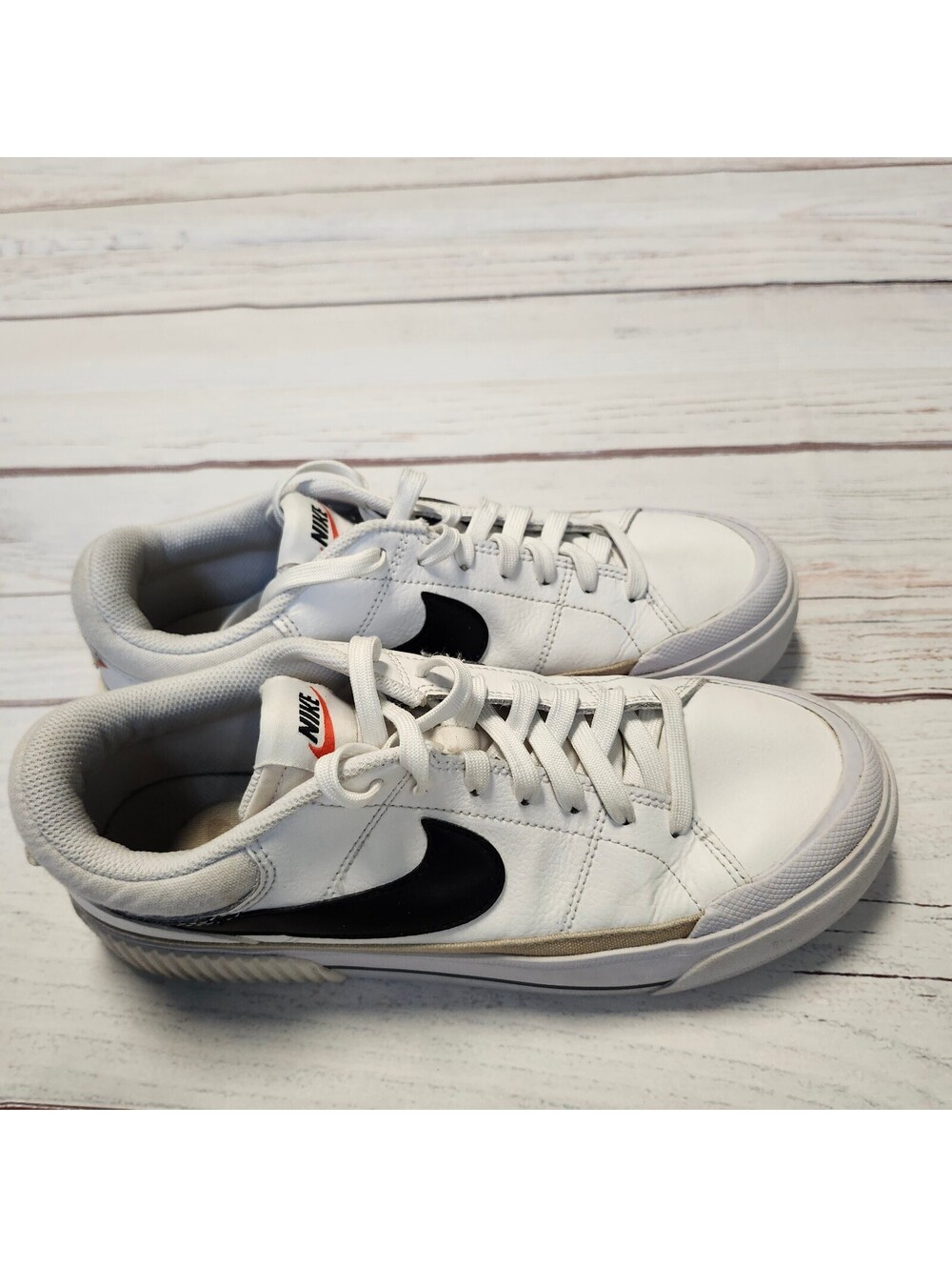 Nike Court Legacy Women's White and Black Low-Top Sneakers Size 9
